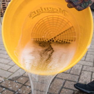 Meguiars GRIT GUARD Wascheimer gelb mit Schmutzsieb 18,9 Liter